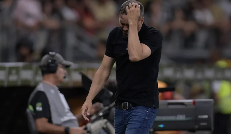 Imagen de Chacho Coudet criticó a los dirigentes de Atlético Mineiro y puso su renuncia a disposición