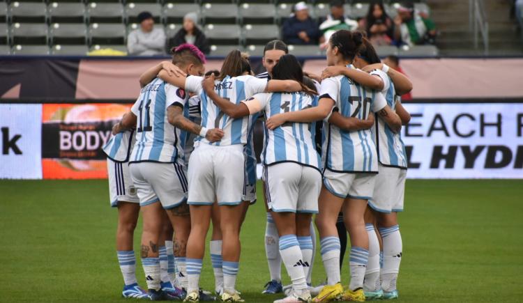 Imagen de Argentina debutó en la Copa Oro femenina con un empate ante México
