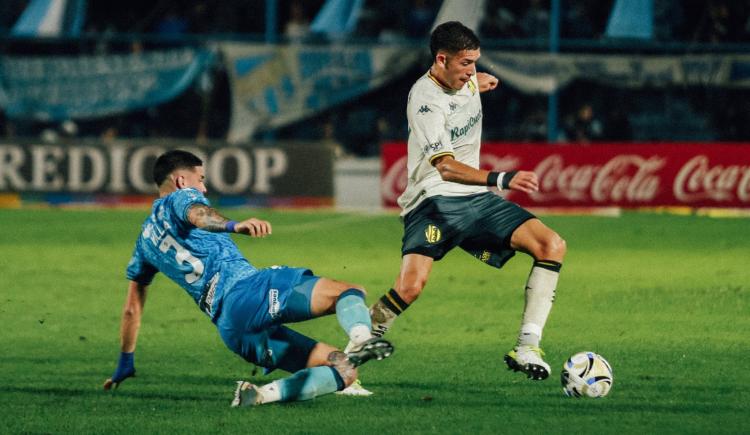 Imagen de El Loco Díaz falló un penal en el final y Falcioni no pudo festejar en su debut en Atlético Tucumán