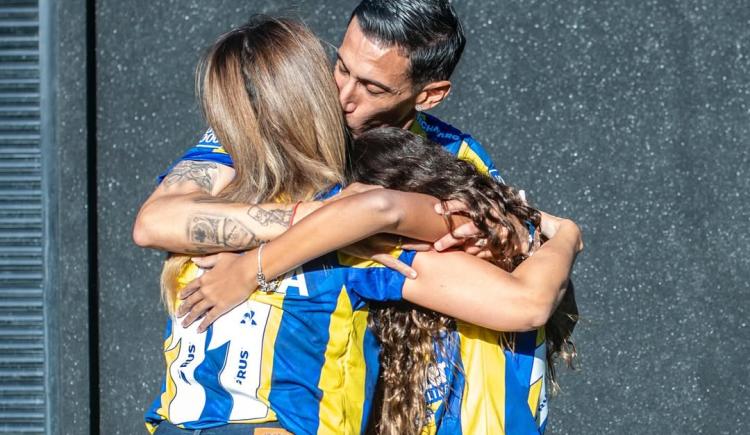 Imagen de Del sueño familiar a la bici de mamá: La emoción de Di María tras confirmarse su vuelta