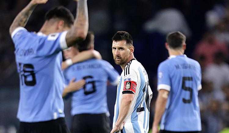 Imagen de Las cuatro rachas que cortó Uruguay ante Argentina