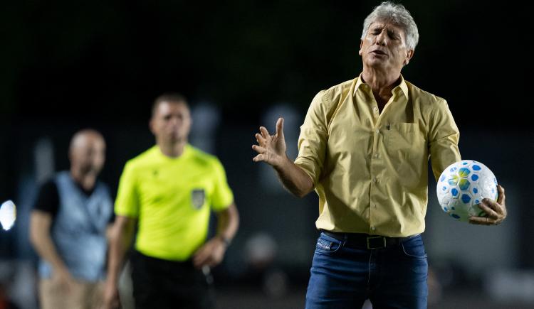 Imagen de Insólito: el entrenador de Vasco y varios titulares no viajarán a Argentina para el duelo vs. Barracas por Sudamericana