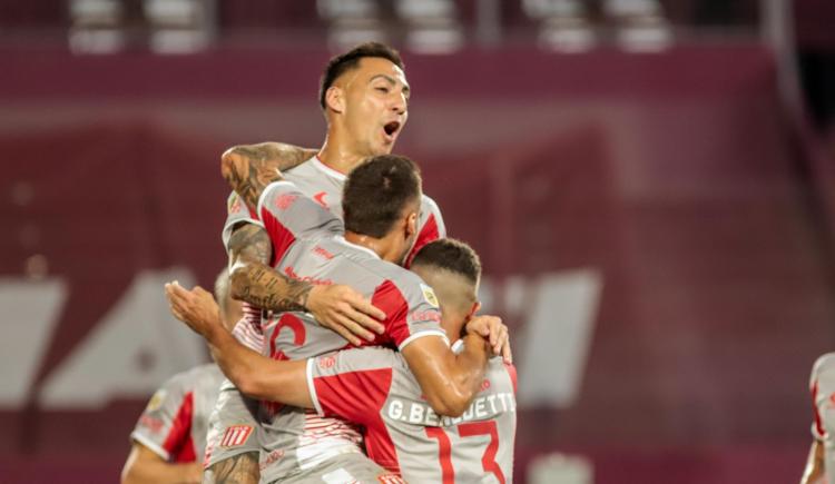 Imagen de Estudiantes estrenó su título de Copa Argentina con un rotundo triunfo y la vuelta oficial de Enzo Pérez