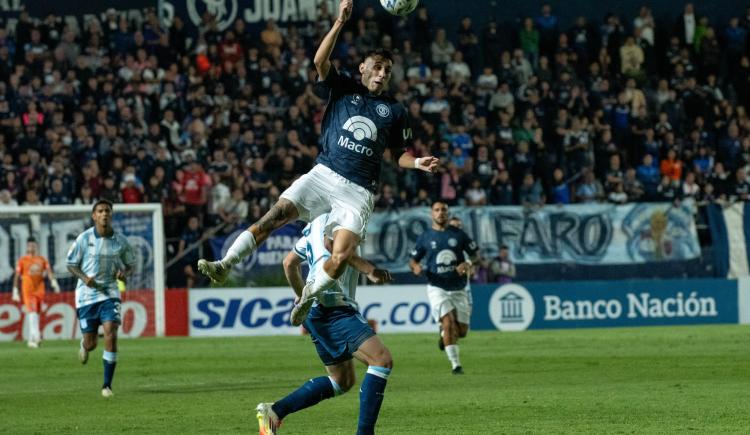 Imagen de El histórico invicto que perdió Racing en Mendoza