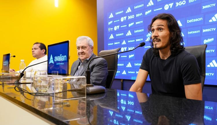 Imagen de El increíble descuido de Jorge Ameal en la presentación de Edinson Cavani
