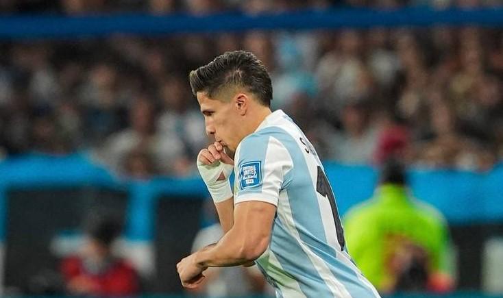 Imagen de Giuliano Simeone, artífice de algo nunca visto en el fútbol argentino