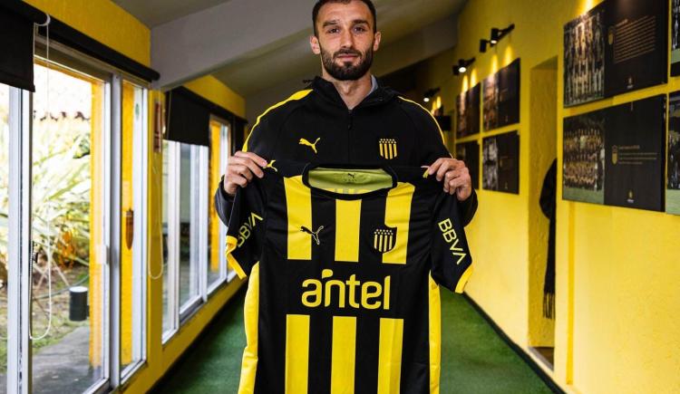 Imagen de Germán Pezzella recordó su amor por River en la presentación en Peñarol