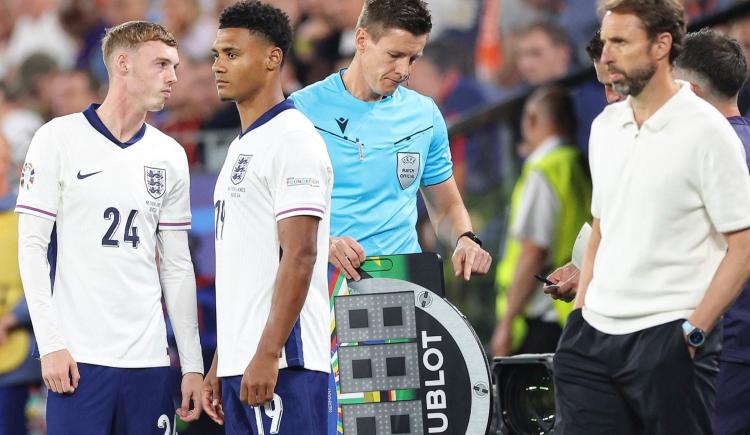 Imagen de La curiosa premonición de Ollie Watkins: el héroe inglés de la Euro que comparte equipo con Dibu Martínez