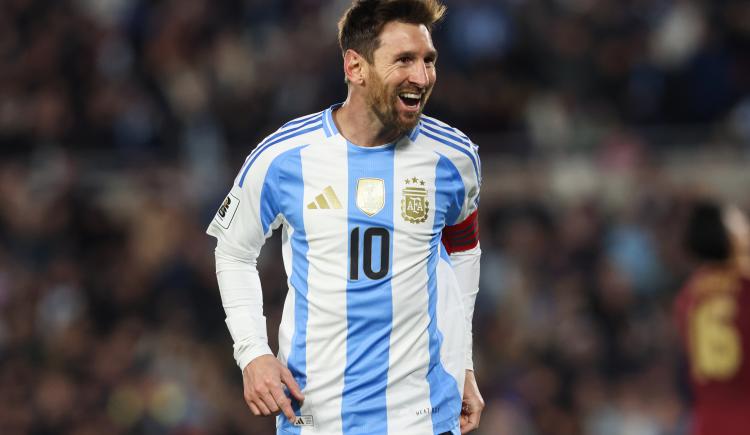 Imagen de En la noche del Diez, Messi desplegó su show y Argentina goleó 3-0 a Venezuela