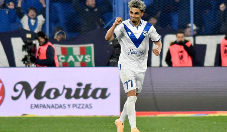 Imagen de Vélez se recuperó, le ganó a Estudiantes y se prendió en la anual