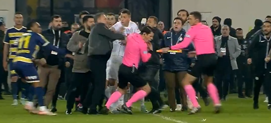 Imagen de Escándalo en el fútbol turco: brutal agresión de un presidente al árbitro