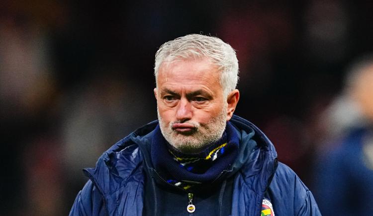 Imagen de Se confirmó la sanción a Mourinho tras el clásico de Turquía