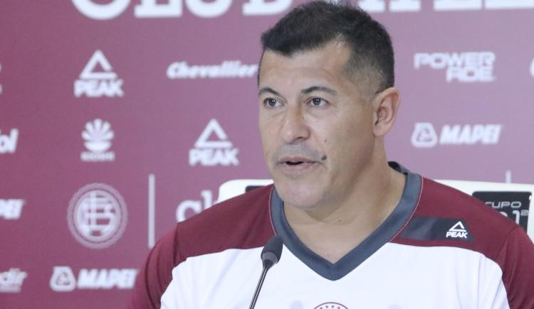 Imagen de JORGE ALMIRÓN FUE PRESENTADO EN LANÚS