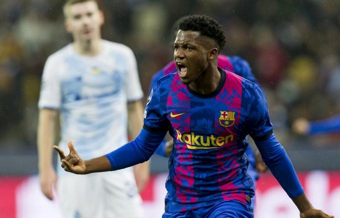 Imagen de BARCELONA, TRIUNFO Y DEDICATORIA DE ANSU FATI PARA EL KUN AGÜERO