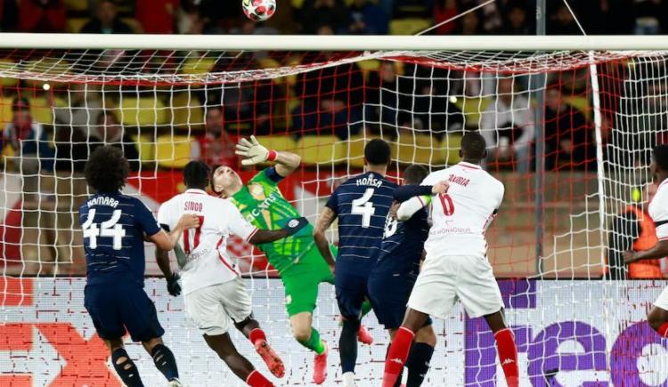 Imagen de Y un día Francia pudo con Dibu: Mónaco derrotó a Aston Villa y complicó su clasificación
