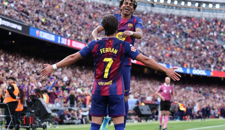 Imagen de Barcelona goleó a Espanyol en el clásico catalán y le sacó nueve puntos de ventaja a Real Madrid