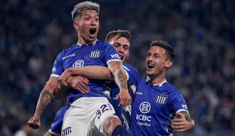 Imagen de Talleres se hizo fuerte en Chile ante la Universidad Católica de Holan