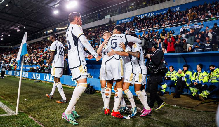 Imagen de Real Madrid derrotó a Alavés y alcanzó la cima de la liga española