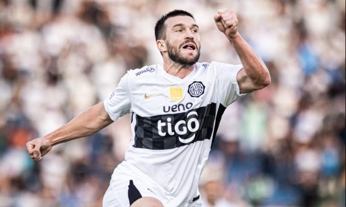 Imagen de El fenómeno Tim Payne sacude a Paraguay: la sorpresiva decisión con su camiseta de debut y gol