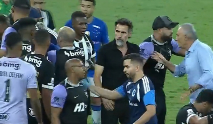 Imagen de Caliente segundo partido para Eduardo Domínguez en Brasil: su Atlético Mineiro perdió la final y terminó en una batalla campal