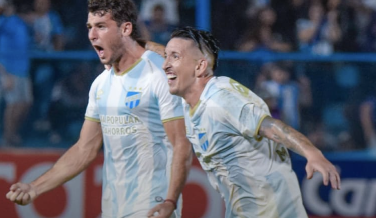 Imagen de Atlético Tucumán cerró su participación con un agónico triunfo ante Lanús