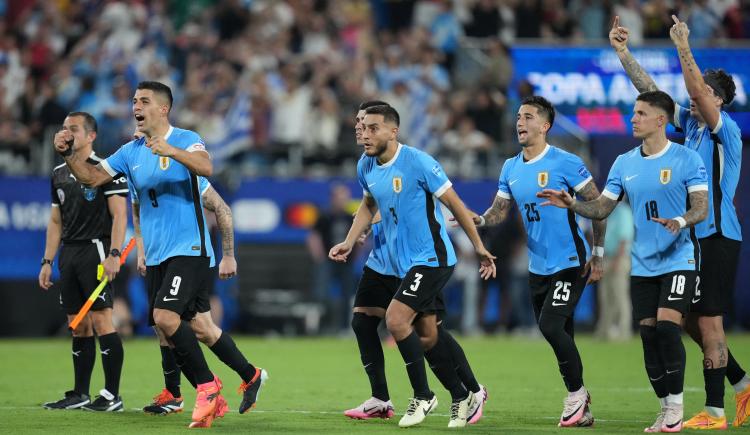 Imagen de Marcelo Bielsa paró un equipo para la despedida de Luis Suárez