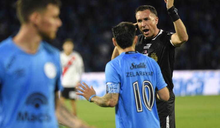 Imagen de De la roja mal sacada al gol cobrado: las polémicas en el VAR de Belgrano-River