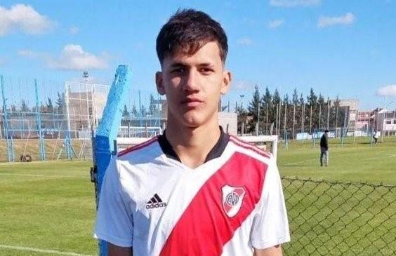 Imagen de A los 16 años, firmó su primer contrato en River con una exorbitante cláusula de salida