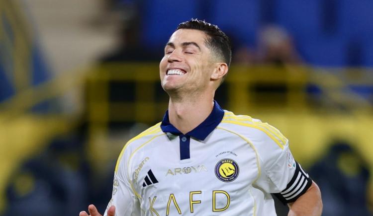 Imagen de Cristiano Ronaldo, un policía y un escritorio: cuento de las Mil y Una Noches en Arabia Saudita