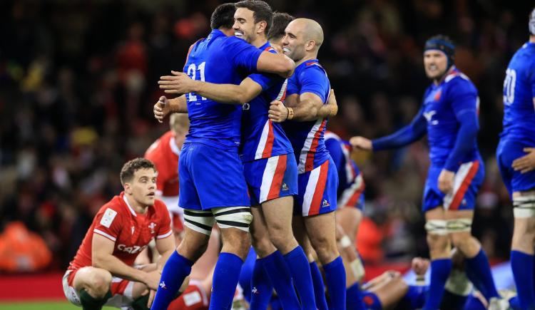 Imagen de Francia acaricia el título en el Seis Naciones de rugby