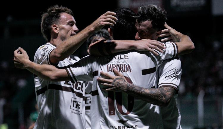 Imagen de Con un doblete de Taborda, Platense celebró en San Juan