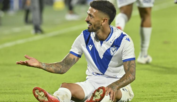 Imagen de Récord de tarjetas en Liniers: Pablo Echavarría amonestó a tres jugadores en una misma acción