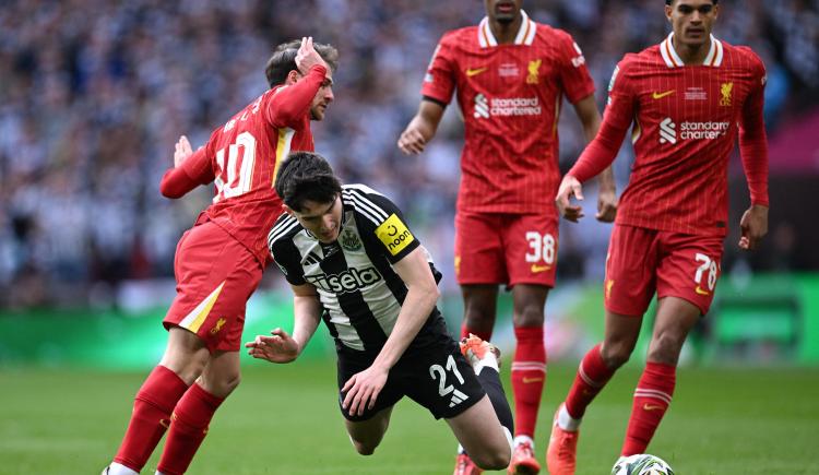 Imagen de Histórico: Newcastle amargó al Liverpool de Alexis Mac Allister y es el campeón de la Copa de la Liga