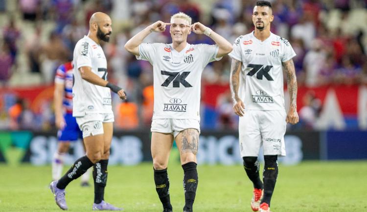 Imagen de Rollheiser brilló y sacó a Santos de la zona de descenso
