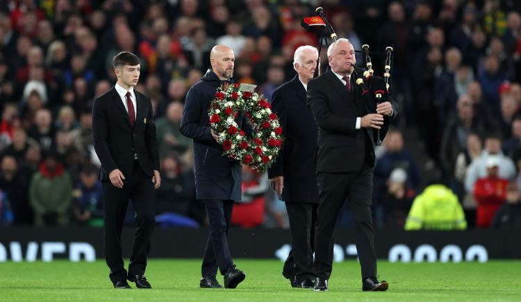 Imagen de El emotivo homenaje de Manchester United a Bobby Charlton
