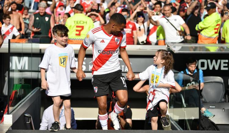Imagen de De La Cruz cumplió el sueño de "Delacrucita", la niña fanática de River