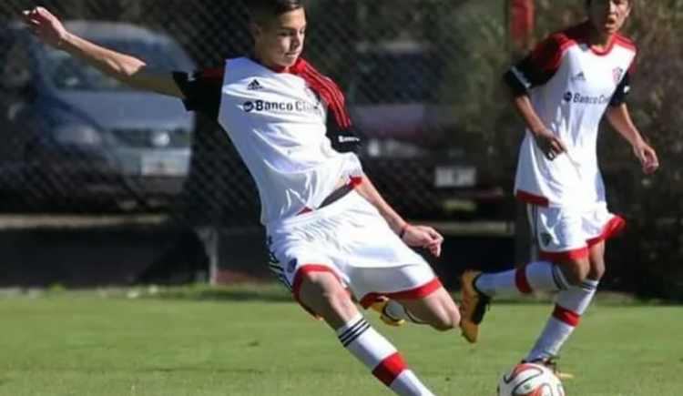 Imagen de Cuántos partidos jugó en el fútbol argentino Enzo Barrenechea