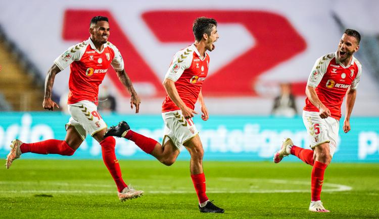 Imagen de COPA DE PORTUGAL: BENFICA CON NICOLÁS OTAMENDI PERDIÓ LA FINAL