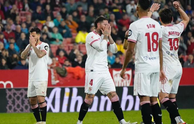 Imagen de Se acabó la paciencia en Sevilla: Sergio Ramos se peleó con un hincha
