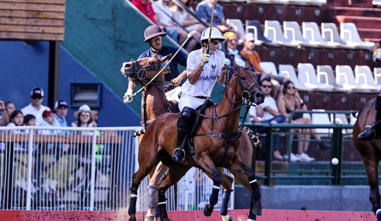 Imagen de HISTÓRICA DERROTA DE LA DOLFINA EN EL ABIERTO ARGENTINO