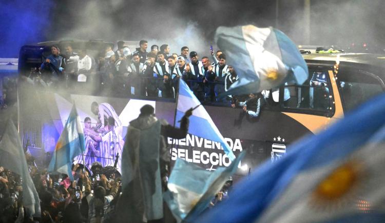 Imagen de La Selección Argentina paseó en un descapotable y ya está en el país