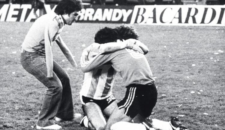 Imagen de "EL ABRAZO DEL ALMA", EL SÍMBOLO DE ARGENTINA CAMPEÓN DEL MUNDIAL 1978