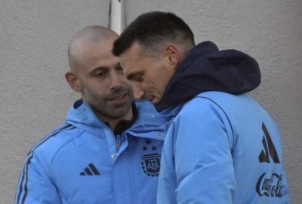 Imagen de ¿Scaloni sería el DT en los Juegos Olímpicos?: lo que dijo Mascherano