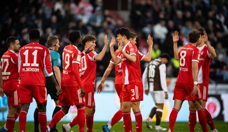 Imagen de Bayern Múnich aprovechó la derrota de Borussia Dortmund y acaricia el título en Alemania