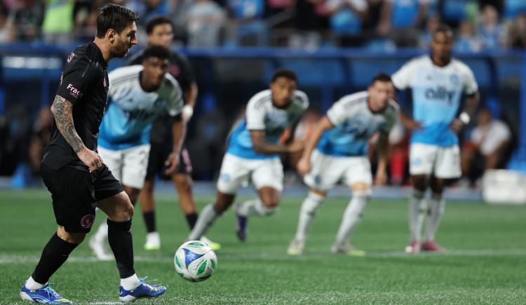 Imagen de Lío en Charlotte: Messi picó un penal y se lo atajaron