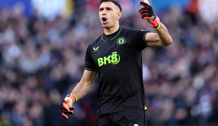 Imagen de Dibu Martínez festejó sus 150 partidos en Premier League con un triunfo