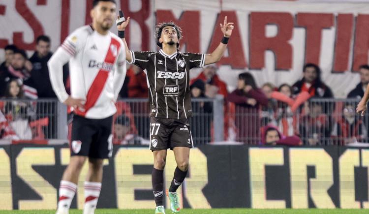 Imagen de Fin de una larga espera: Ronaldo Martínez cerró una sequía de 58 años para Paraguay en el fútbol argentino