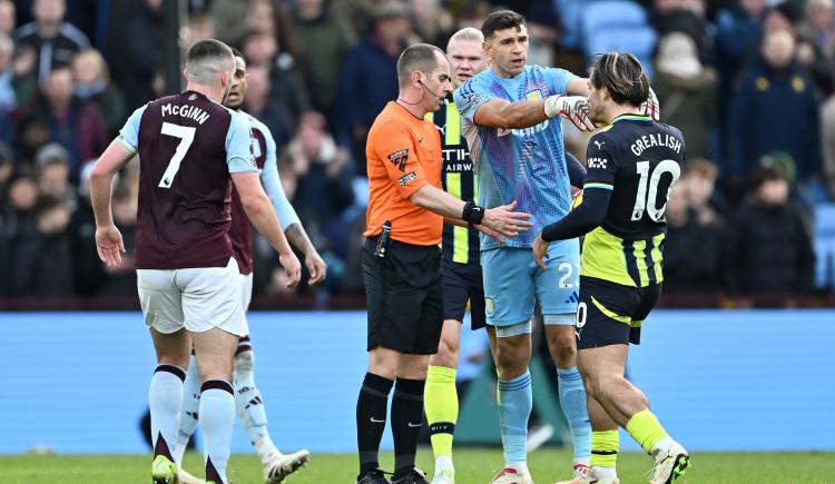 Imagen de Se reveló qué le gritó Dibu Martínez a Jack Grealish tras el duro cruce entre ambos camino a los vestuarios