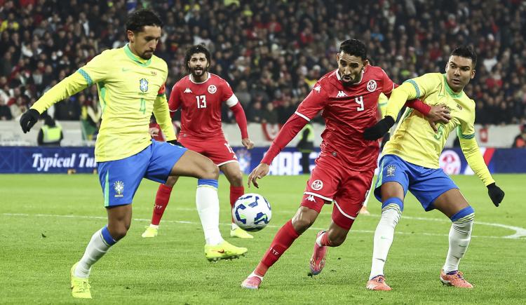 Imagen de Brasil empató 1-1 con Túnez en Francia y bajó el "ole" desde la tribuna ante el toqueteo africano