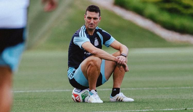 Imagen de La Selección Argentina se entrenó en Kansas a la espera de los estudios a Dibu Martínez